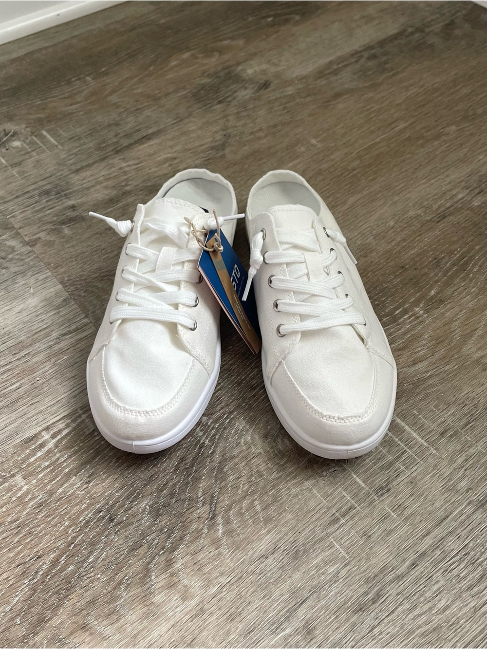 STQ Women’s White Canvas Lace-Up Sneakers Size 8 Vanilla White